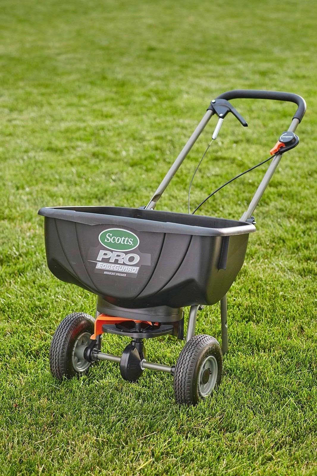 Edge Guard Pro Broadcast Spreader B88354