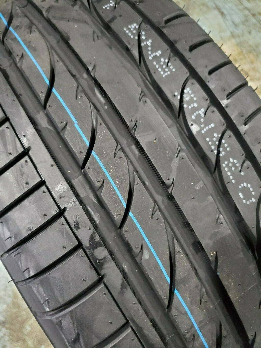 235/55ZR18 104W XL High Performance Tire J4373
