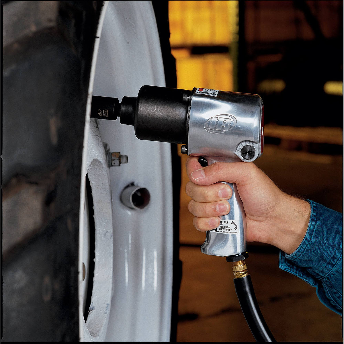 1/2 Inch Drive Air Impact Wrench, 600 Ft./Lbs. Torque Z78390