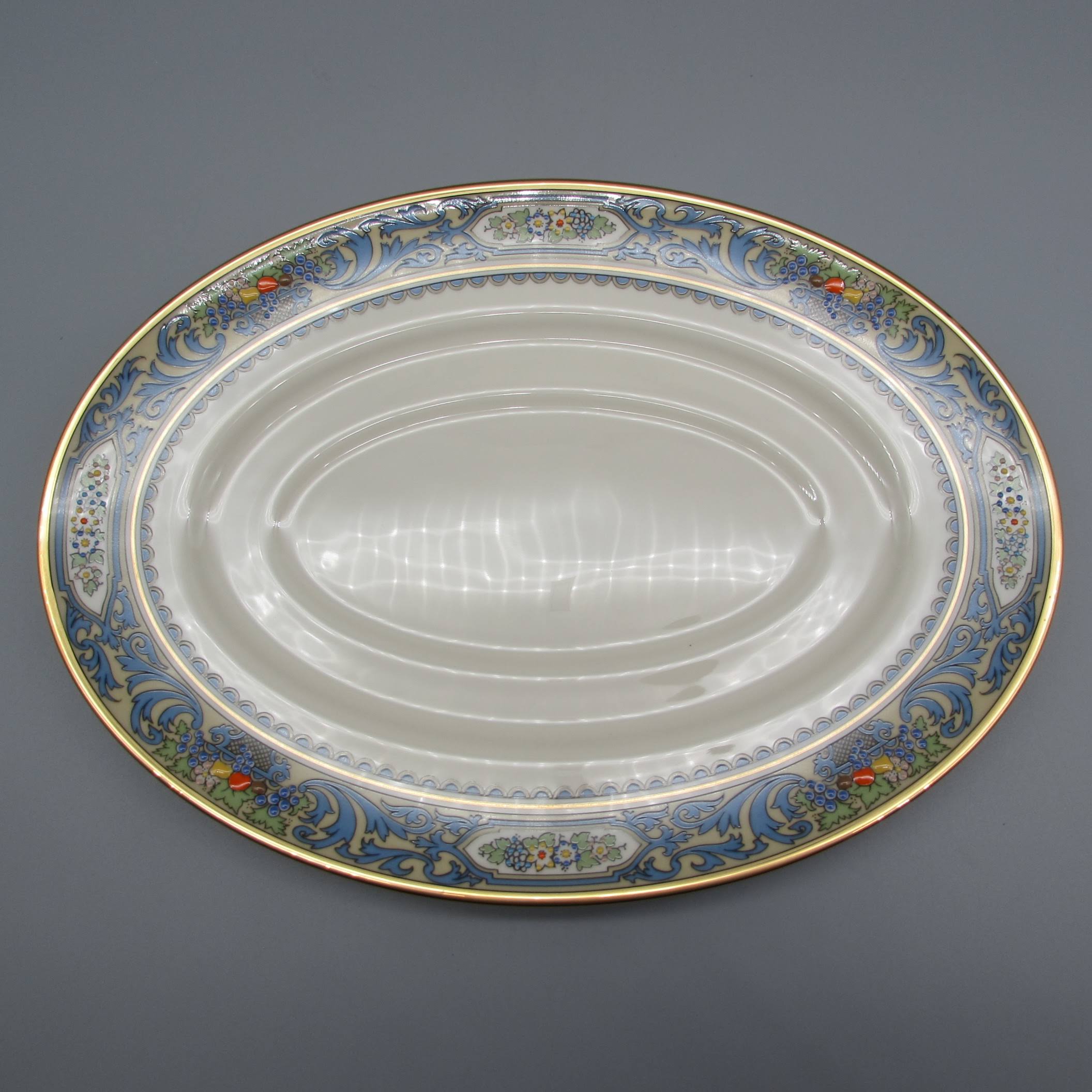 Sauce Boat and Stand Y3829