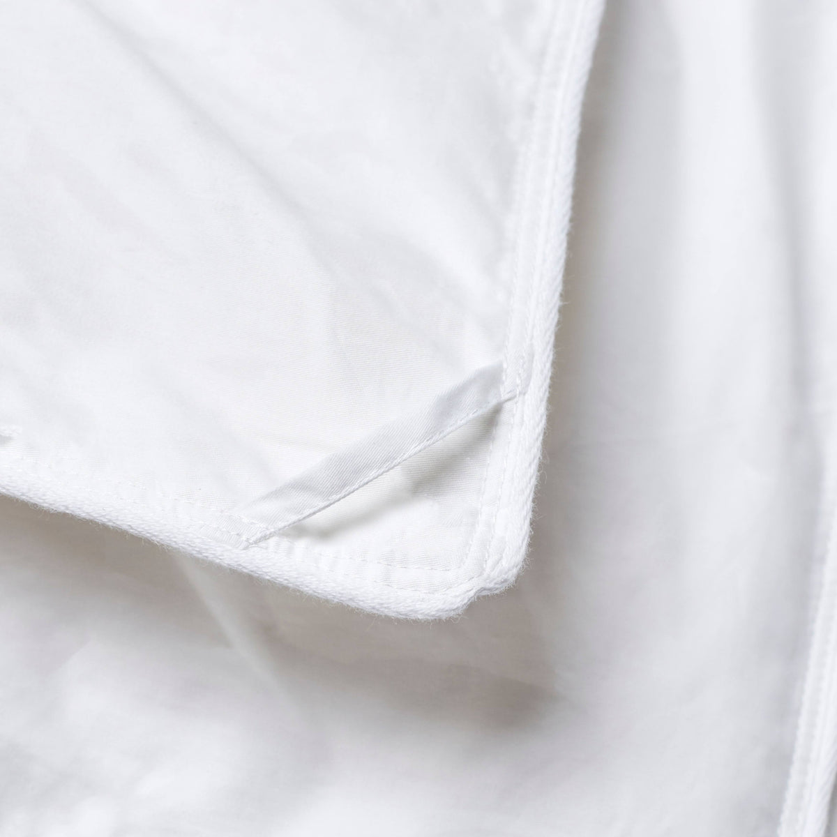 White Cotton Sateen Down Alternative Comforter Full - Queen X490