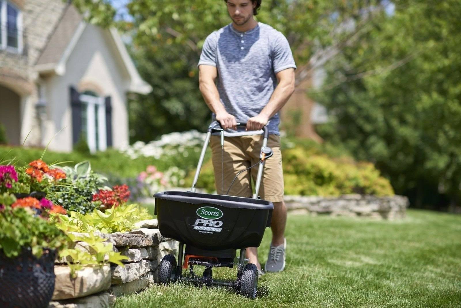 Edge Guard Pro Broadcast Spreader B88354